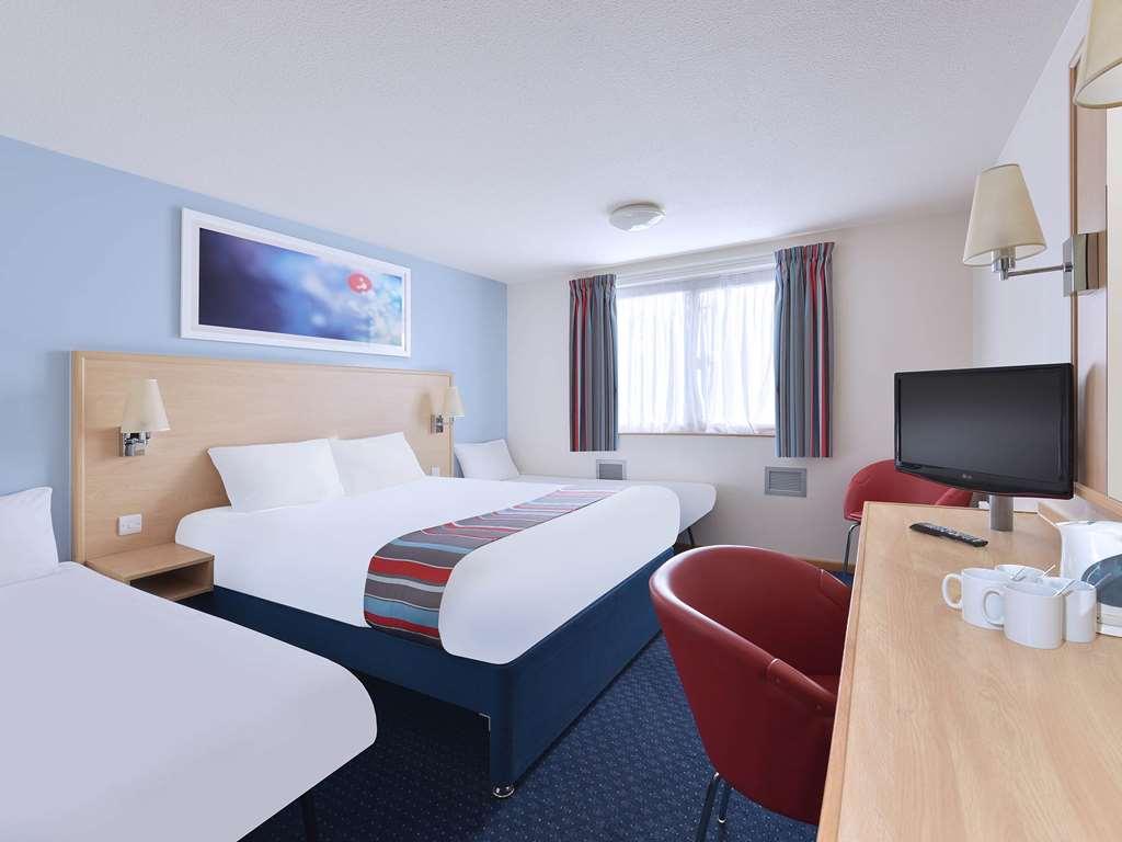 Travelodge Stansted Great Dunmow Room photo